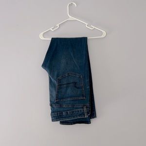 Women’s American Eagle Straight Legged Jeans